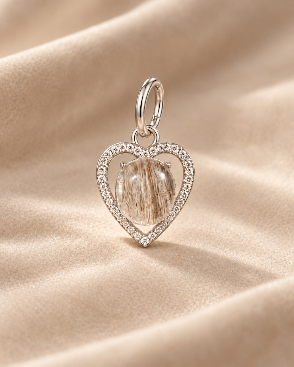 Detail view of the Toujours Armour Charm silver pet keepsake charm with 8 × 8 mm centerpiece